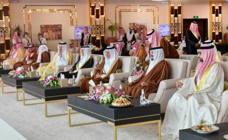 وزير الشباب يشهد سباق ولي العهد للهجن بالطائف ويشيد بالتنظيم والنجاح الكبير
