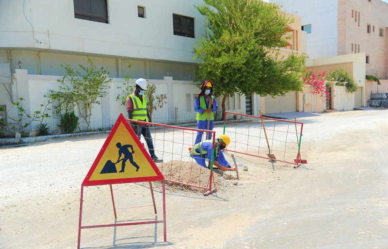 شؤون الأشغال": بدء العمل بمشروع رصف الطرق الترابية بمجمع 733 في الناصفة