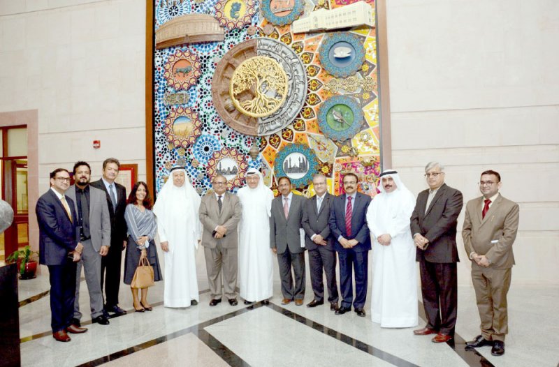 "البحرينية الهندية" تستعرض مبادراتها مع السفير شريفاستاف