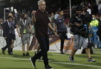 بالفيديو: صخب وفرح جنوبي في "ألفية" مورينيو كمدرب