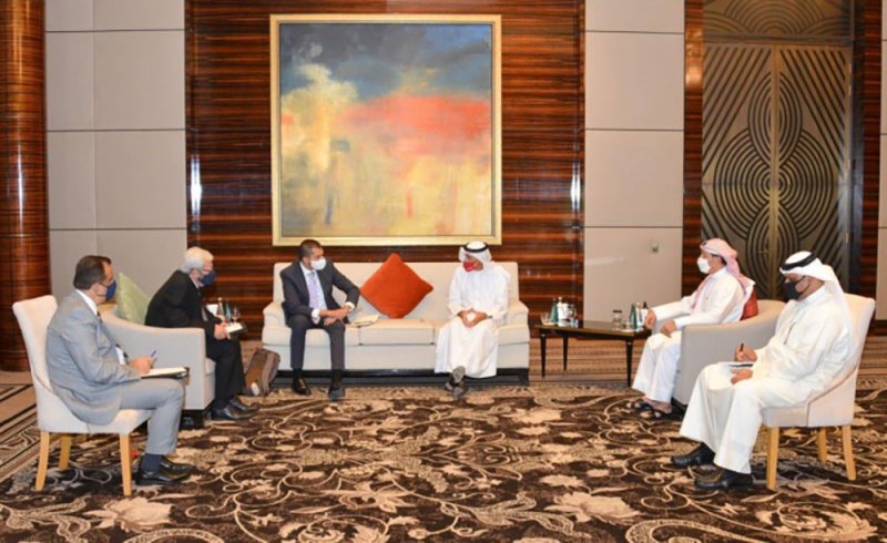 وزير الصناعة والتجارة والسياحة رئيس مجلس إدارة طيران الخليج يبحث خلال اجتماعه مع نائب وزير السياحة القبرصي سبل التعاون بين البلدين