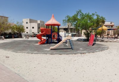بالصور: حديقة مجمع 221  بالمحرق "Dead"