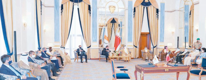جلالة الملك المفدى يعقد جلسة مباحثات مع رئيس جمهورية قبرص