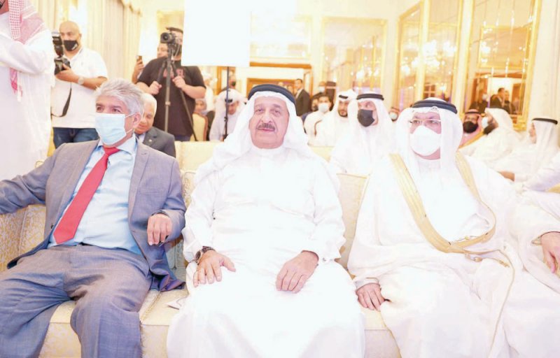 الوجيه فوزي كانو يتوج الفائزين بجائزة أحمد بن علي كانو للتميز الخيري