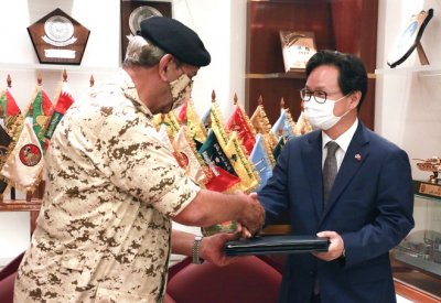 القائد العام لقوة دفاع البحرين يوقع مذكرة تفاهم مشتركة بين قوة دفاع البحرين ووزارة الدفاع الوطني بجمهورية كوريا