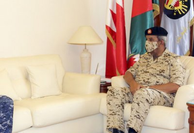 القائد العام لقوة الدفاع يستقبل سمو الرائد بحري الشيخ عيسى بن سلمان بن حمد آل خليفة