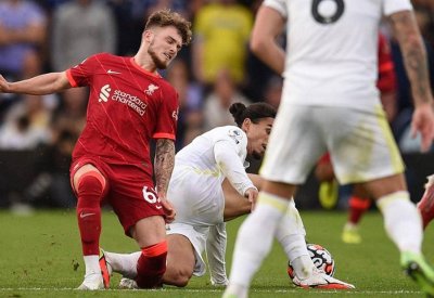 لاعب ليفربول الشاب يسامح من تسبب له بالكسر برسالة مؤثرة