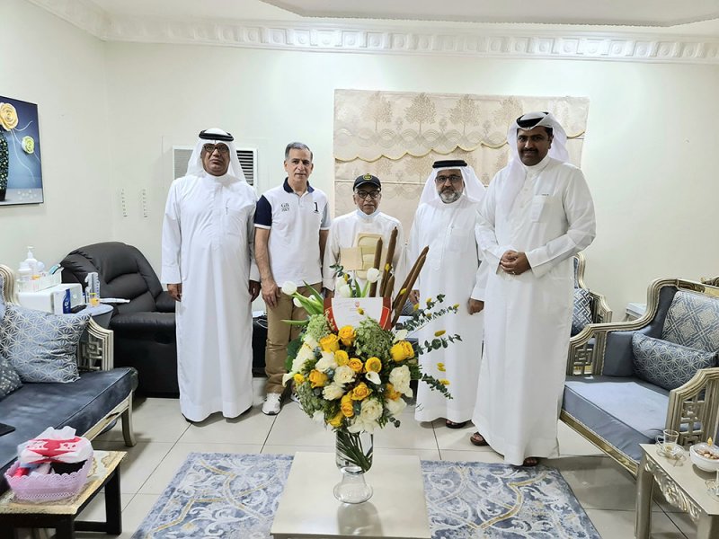 الاتحاد البحريني لكرة القدم يطمئن على صحة رئيس لجنة الحكام السابق يوسف محمد