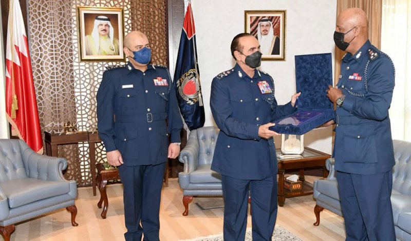 وزير الداخلية يؤكد تشجيع الدراسات التي تسهم في التطوير والتحديث