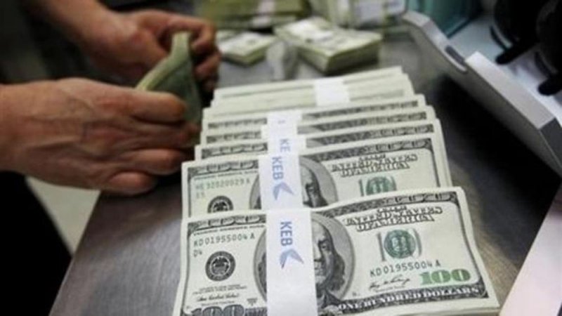 الدولار يتعثر مع ترقب اجتماع المركزي الأميركي المقبل