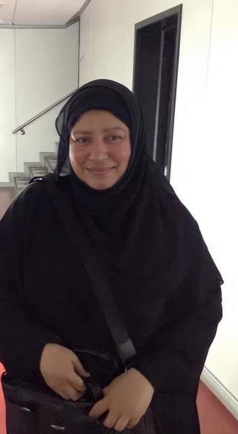 صورة عبلة كامل بالعباءة والحجاب تحظى بتفاعل واسع