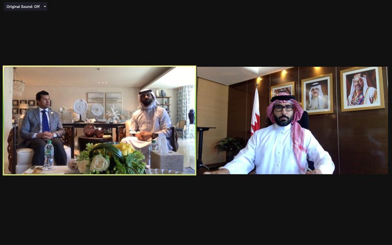 ناصر بن حمد يؤكد على أهمية تشكيل فريق عمل مشترك لتعزيز التعاون الشبابي بين البلدين