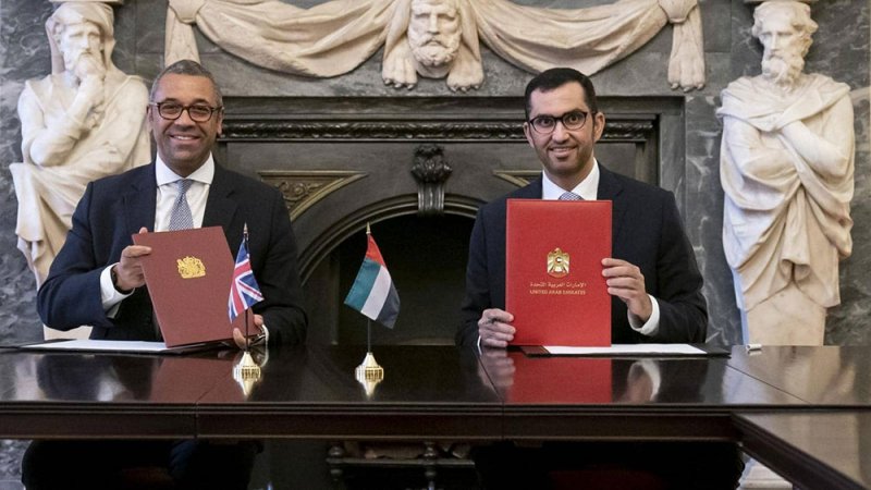 الإمارات وبريطانيا توقعان اتفاقية لتعزيز تعاون المناخ