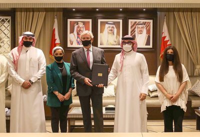 "الشباب والرياضة" وبنك البحرين الوطني يوقعان اتفاقية برنامج "لامع"