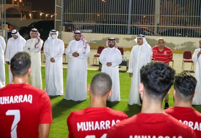 رئيس الاتحاد البحريني لكرة القدم يشهد تدريبات نادي المحرق