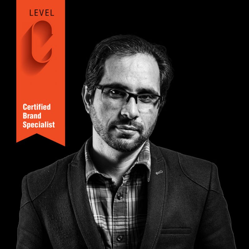 جعفر حمزة يحصل على شهادة Level C التخصصية في مجال البراند مع عرّاب البراند Marty Neumeier