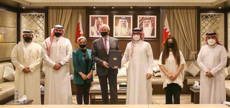 "الشباب والرياضة" وبنك البحرين الوطني يوقعان اتفاقية برنامج "لامع"