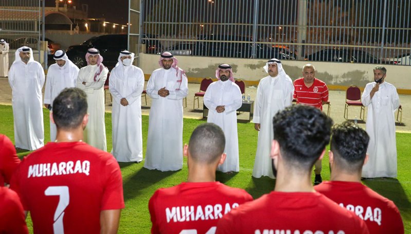 رئيس الاتحاد البحريني لكرة القدم يشهد تدريبات نادي المحرق