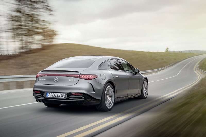 قيادة أمتع دون انبعاثاتمع EQS 53 4MATIC+ من مرسيدس