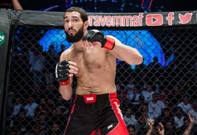 أحمد أمير يؤكد عزمه تحقيق لقب العالم للوزن الخفيف في بطولة بريف 54