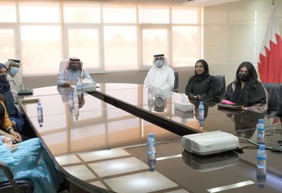 المدير العام لشئون المدارس يجتمع بعدد من الموظفين الموفدين