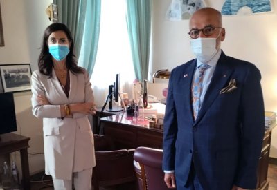 سفير البحرين في روما يلتقي رئيسة لجنة حقوق الإنسان بمجلس النواب الإيطالي