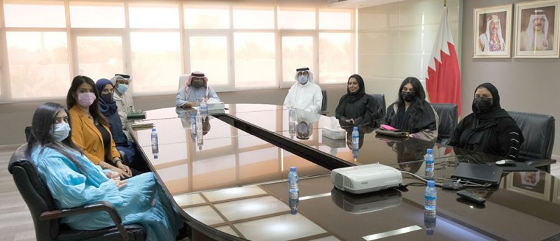 المدير العام لشئون المدارس يجتمع بعدد من الموظفين الموفدين