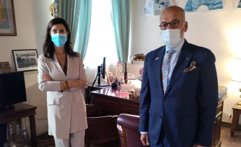سفير البحرين في روما يلتقي رئيسة لجنة حقوق الإنسان بمجلس النواب الإيطالي