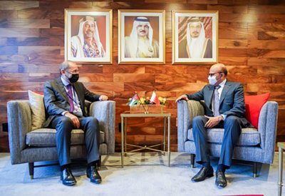وزير الخارجية يجتمع مع نائب رئيس الوزراء وزير الخارجية وشؤون المغتربين بالأردن