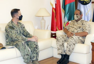 القائد العام لقوة دفاع البحرين يستقبل قائد القوات البحرية بالقيادة المركزية الأمريكية قائد الأسطول الخامس