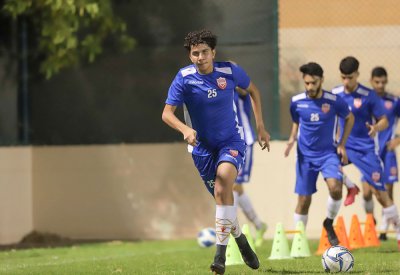 أحمر الشباب يواصل التدريبات المحلية