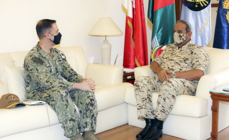 القائد العام لقوة دفاع البحرين يستقبل قائد القوات البحرية بالقيادة المركزية الأمريكية قائد الأسطول الخامس
