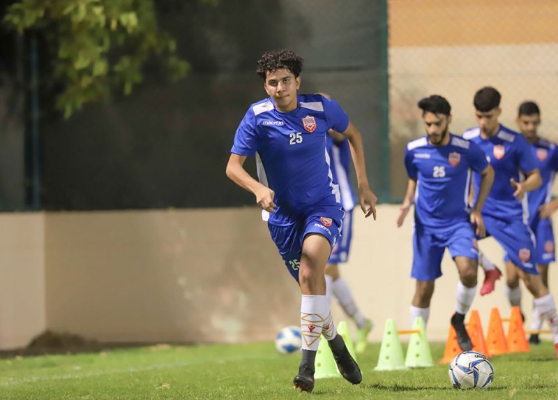 أحمر الشباب يواصل التدريبات المحلية
