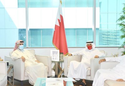 وزير الصناعة يستعرض الشؤون الاقتصادية مع نائبين
