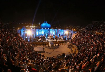 ماجدة الرومي تعيد البهجة والألق لمهرجان جرش