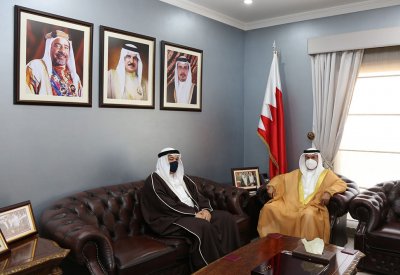 محافظ العاصمة يستقبل السفير عبداللطيف السكران ويهنأه بتعيينه سفيراً بوزارة الخارجية