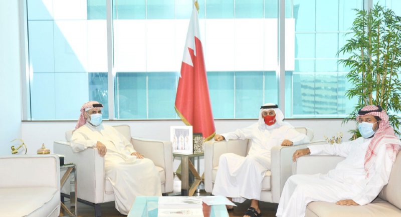 وزير الصناعة يستعرض الشؤون الاقتصادية مع نائبين