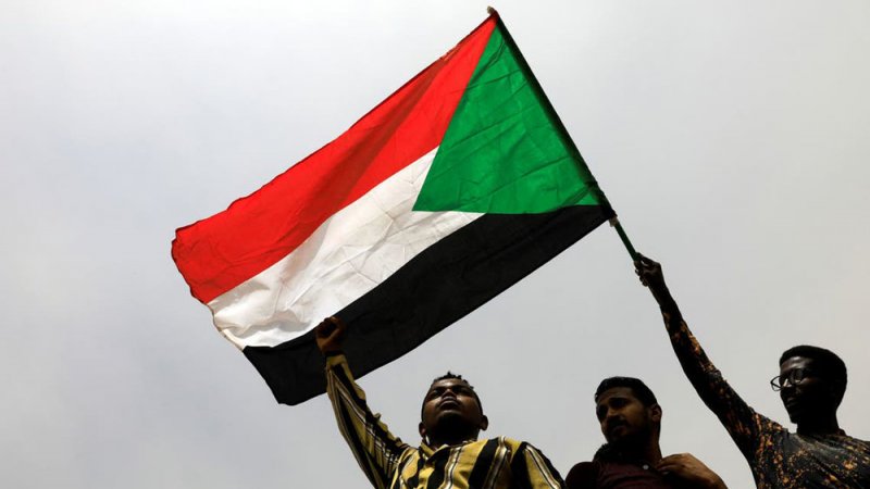 السودان.. تأجج الخلافات بين المؤسسة العسكرية والسياسيين