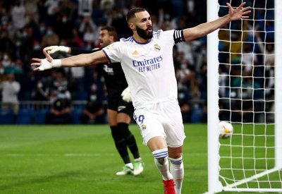بنزيما أول لاعب في القرن.. "أسطورة الليغا" يحقق المستحيل