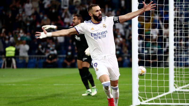 بنزيما أول لاعب في القرن.. "أسطورة الليغا" يحقق المستحيل