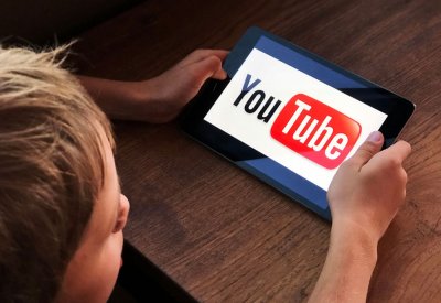 الأطفال في البحرين يقضون أكثر من ثلث وقتهم على YouTube