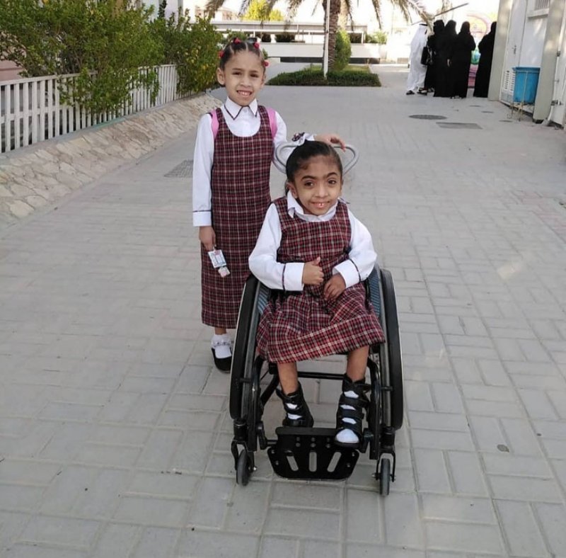 طالبتان توأم تضربان أروع الأمثلة في التعاون والمثابرة