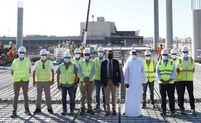 وزير المواصلات يتفقد الأعمال الإنشائية في موقع المرحلة الأخيرة من مشروع بناء مبنى المسافرين الجديد