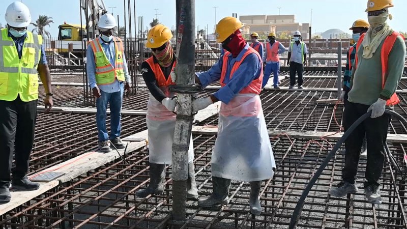 بدء تنفيذ أساسات 1382 شقة سكنية بمدينة سلمان