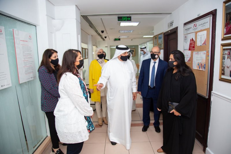الأمين العام لمجلس التعليم العالي تزور الجامعة الأهلية