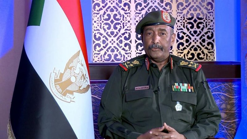 البرهان: لا علاقة للمؤسسة العسكرية بالسياسة في السودان