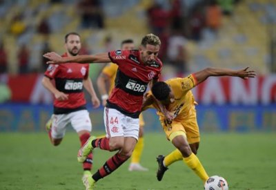 هنريكي يقود فلامنجو البرازيلي الى نهائي كوبا ليبرتادوريس لكرة القدم