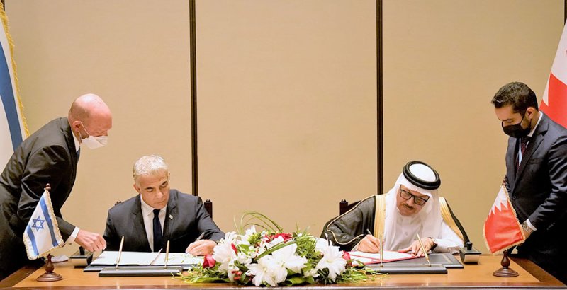وزير الخارجية ووزير خارجية دولة إسرائيل يوقعان عددًا من مذكرات التفاهم بين البلدين