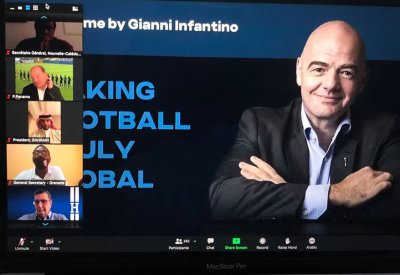 رئيس الاتحاد البحريني لكرة القدم والأمين العام يشاركان في "قمة الفيفا"