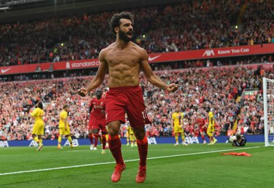 كاراجر لمسؤولي ليفربول عن تجديد صلاح: ألا ترون ميسي ورونالدو
